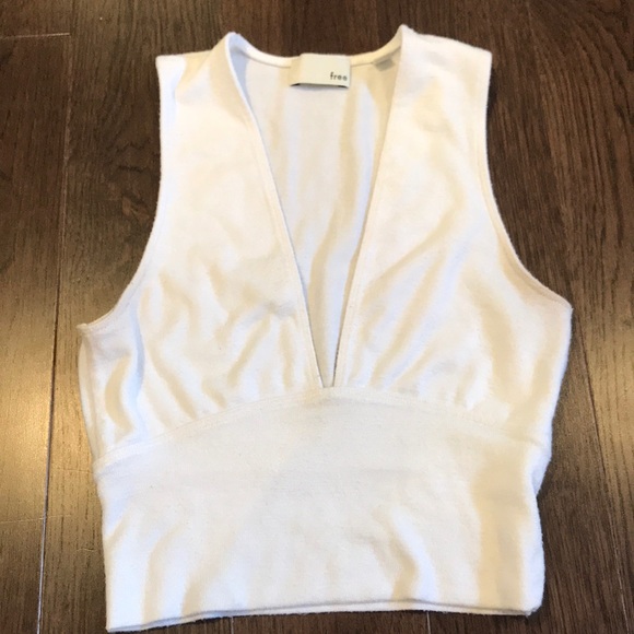 **SOLD** Aritzia Valeria T-Shirt - Picture 3 of 4